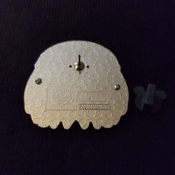 Disney Pin 2015 Chip Dale Sharing Headphones Music Notes Silver Black 3D 111425 - Picture 4 of 5